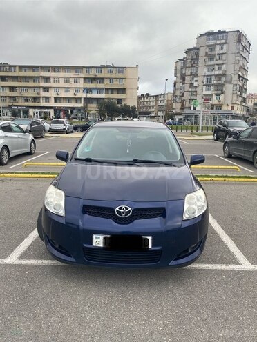 Toyota Auris-1