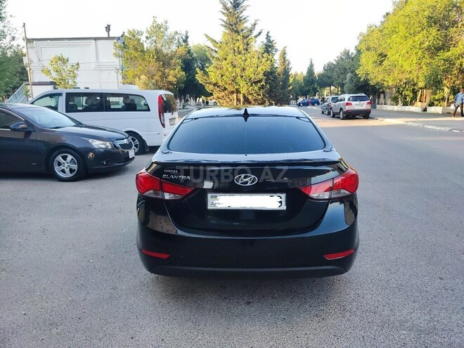 Hyundai Elantra-2