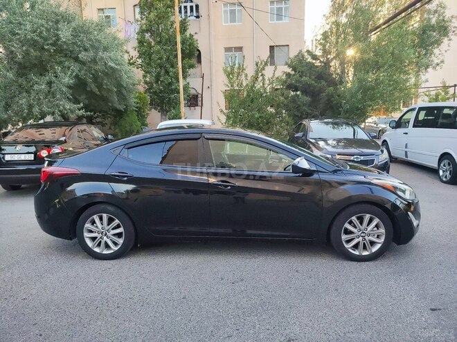 Hyundai Elantra-4