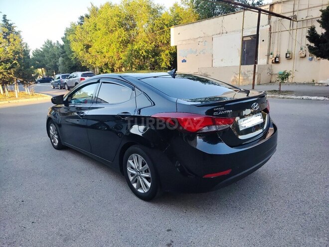 Hyundai Elantra-3