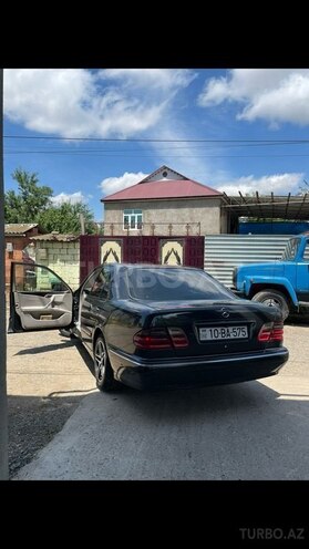 Mercedes E 200-2