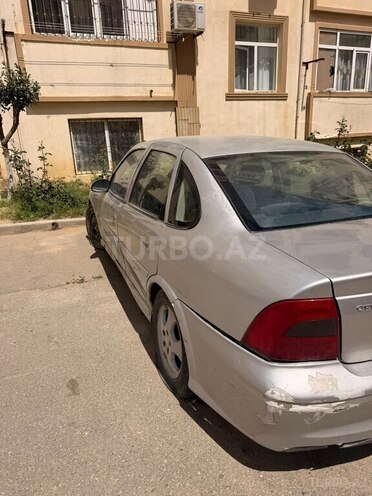 Opel Vectra-4