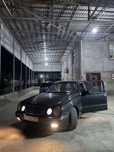 Mercedes E 200-5