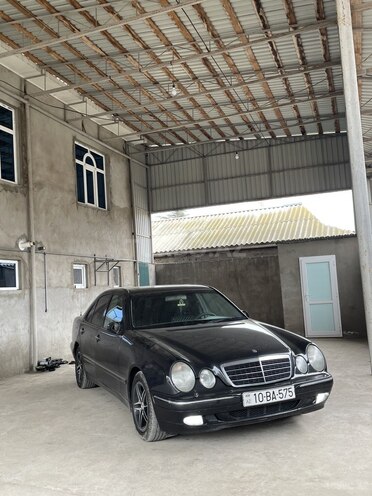 Mercedes E 200-4