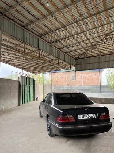 Mercedes E 200-3