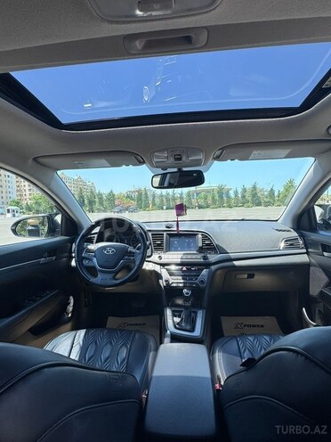 Hyundai Elantra-5