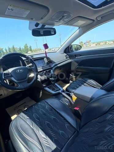 Hyundai Elantra-4