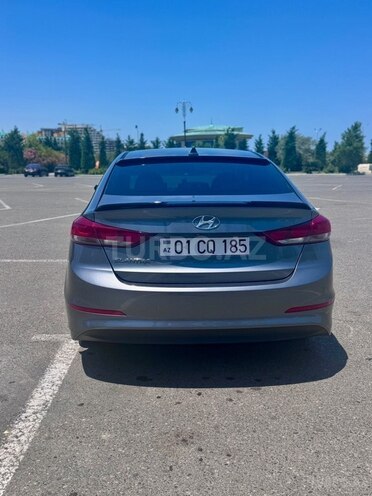 Hyundai Elantra-3