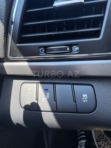 Hyundai Elantra-8