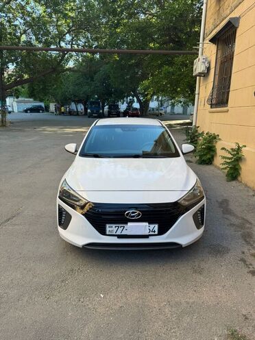 Hyundai IONIQ-1