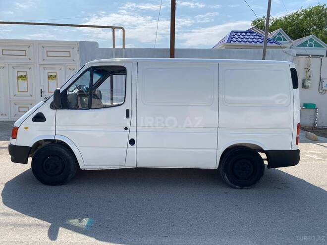 Ford Transit-6