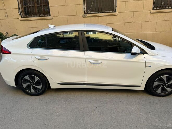 Hyundai IONIQ-4
