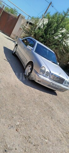 Mercedes E 240-3
