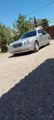 Mercedes E 240-2