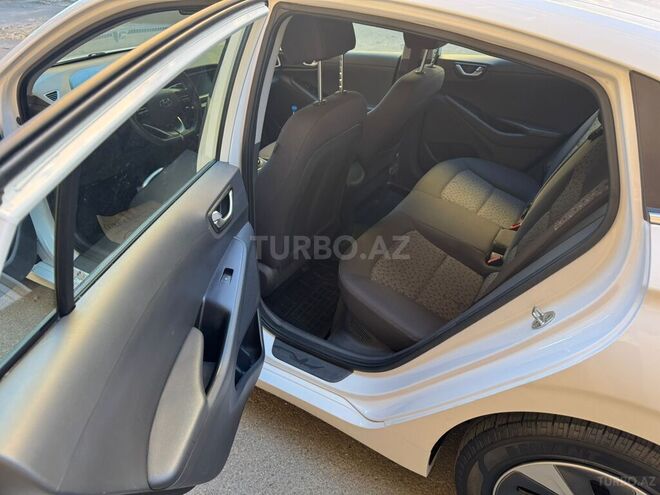 Hyundai IONIQ-8