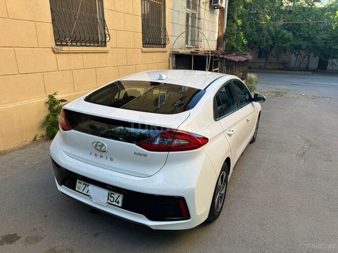 Hyundai IONIQ-10