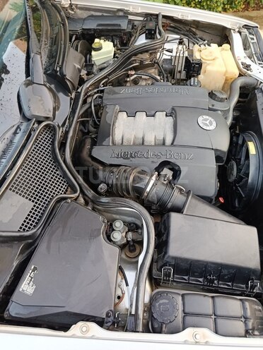 Mercedes E 240-11