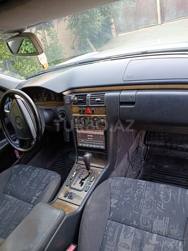 Mercedes E 240-7
