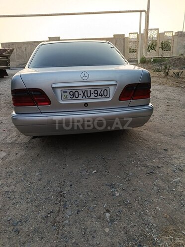 Mercedes E 240-5