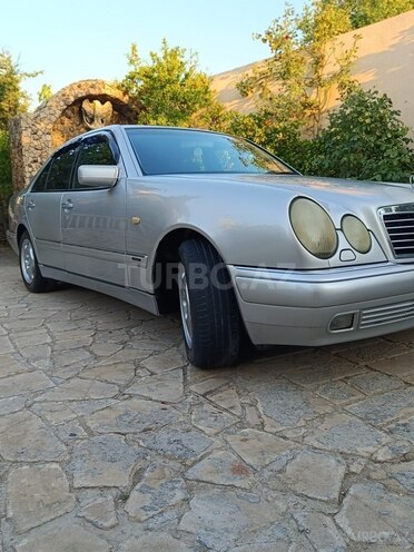 Mercedes E 240-6