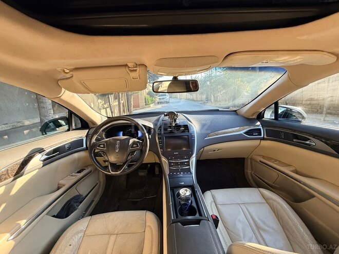 Lincoln MKZ-9