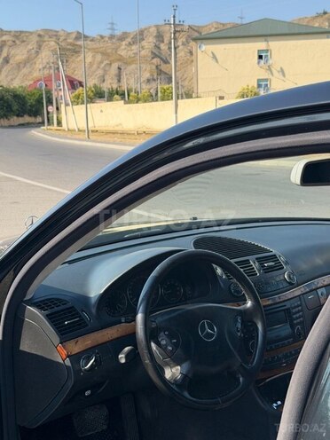 Mercedes E 240-8