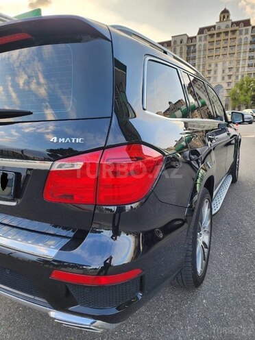 Mercedes GL 500 4MATIC-10