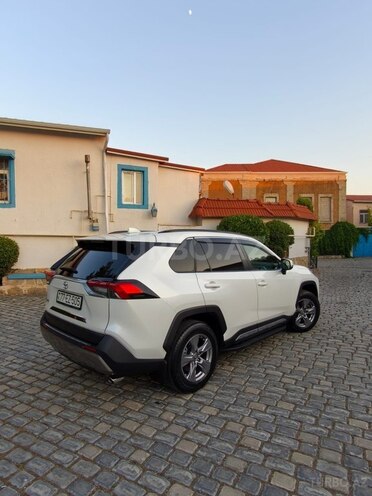 Toyota RAV4-8