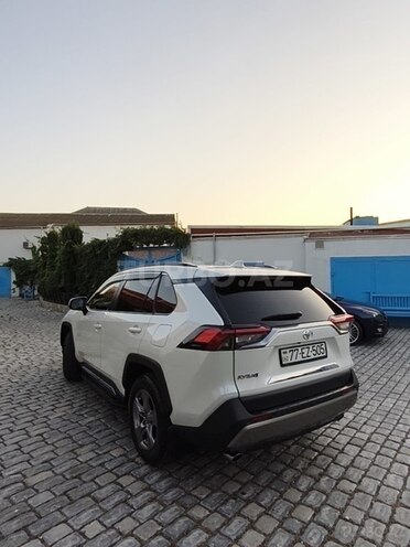 Toyota RAV4-9