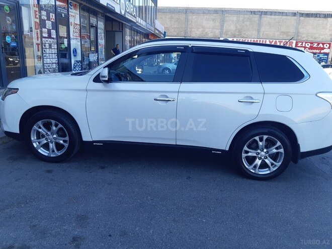 Mitsubishi Outlander-4