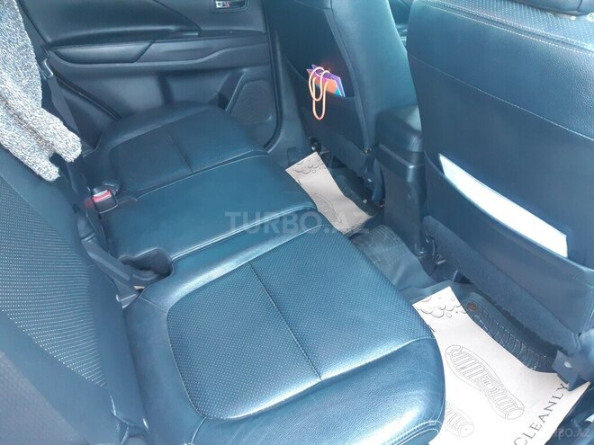 Mitsubishi Outlander-8