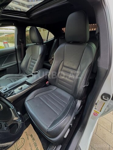 Lexus IS 200t-10