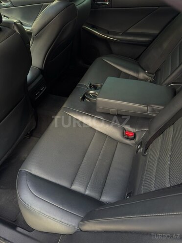 Lexus IS 200t-9