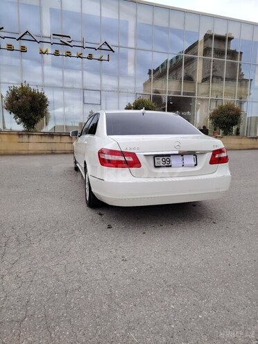 Mercedes E 250-11