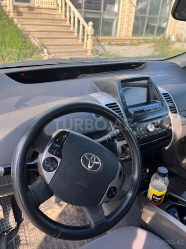 Toyota Prius-4