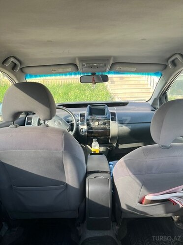 Toyota Prius-5