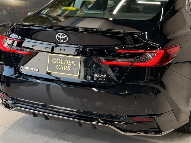 Toyota Camry-12
