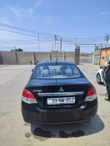 Mitsubishi Attrage-9