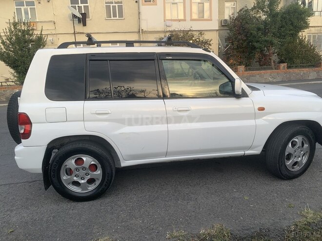 Mitsubishi Pajero io-5