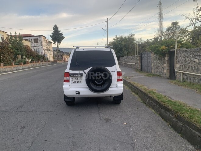 Mitsubishi Pajero io-6