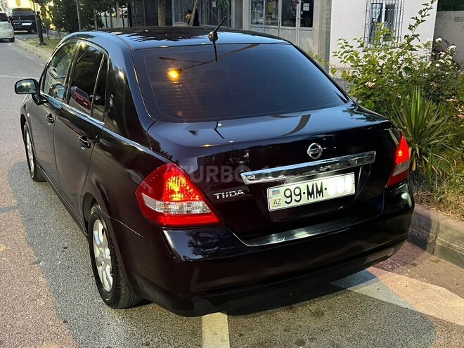 Nissan Tiida-10
