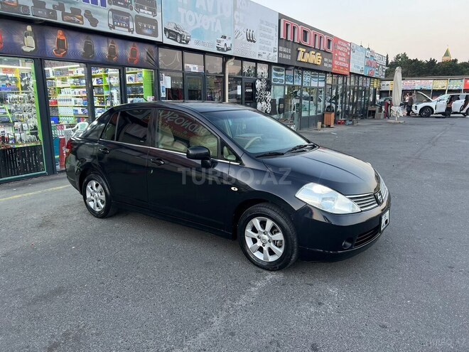 Nissan Tiida-13
