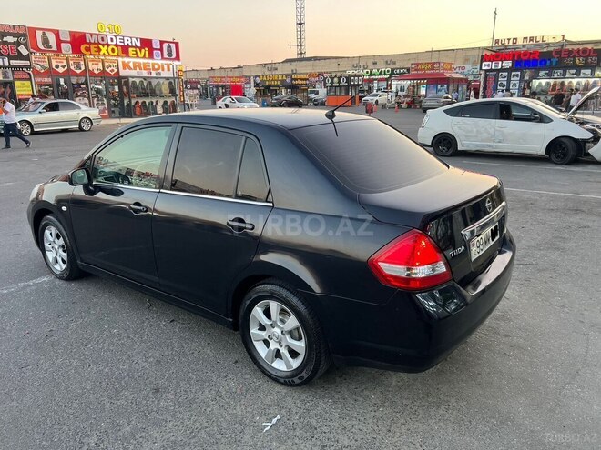 Nissan Tiida-16