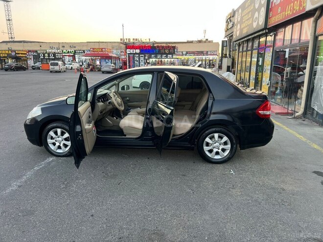 Nissan Tiida-15