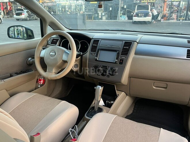 Nissan Tiida-17