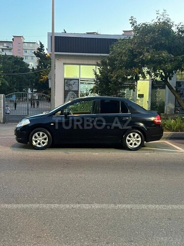 Nissan Tiida-21