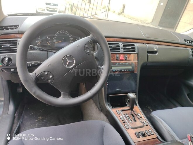 Mercedes E 240-5