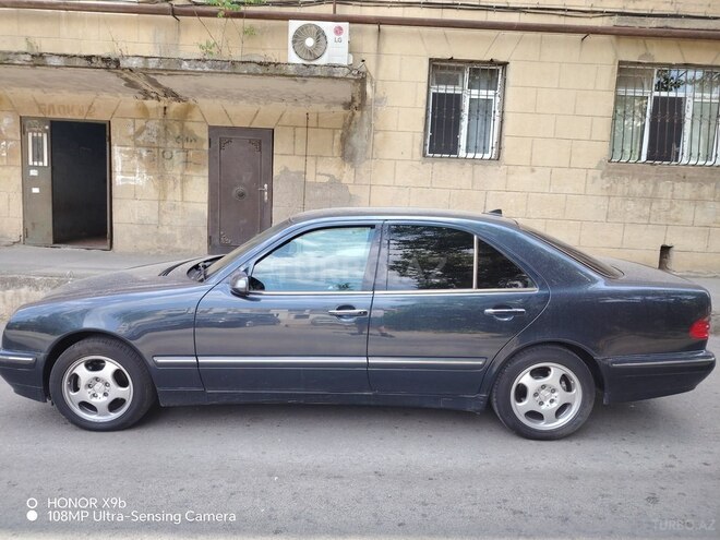 Mercedes E 240-4