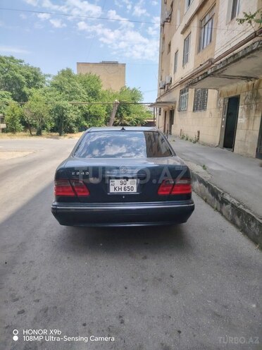 Mercedes E 240-2