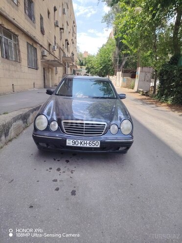 Mercedes E 240-1